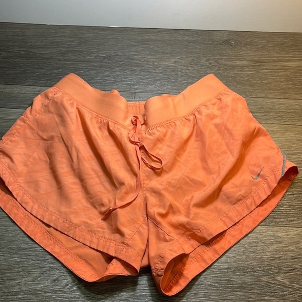 Nike athletic shorts size medium (c21)